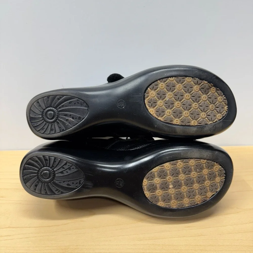 Black Chunky Platform Ankle Shoes, Euro Sz 40, Flower Applique‎ Straps No Brand